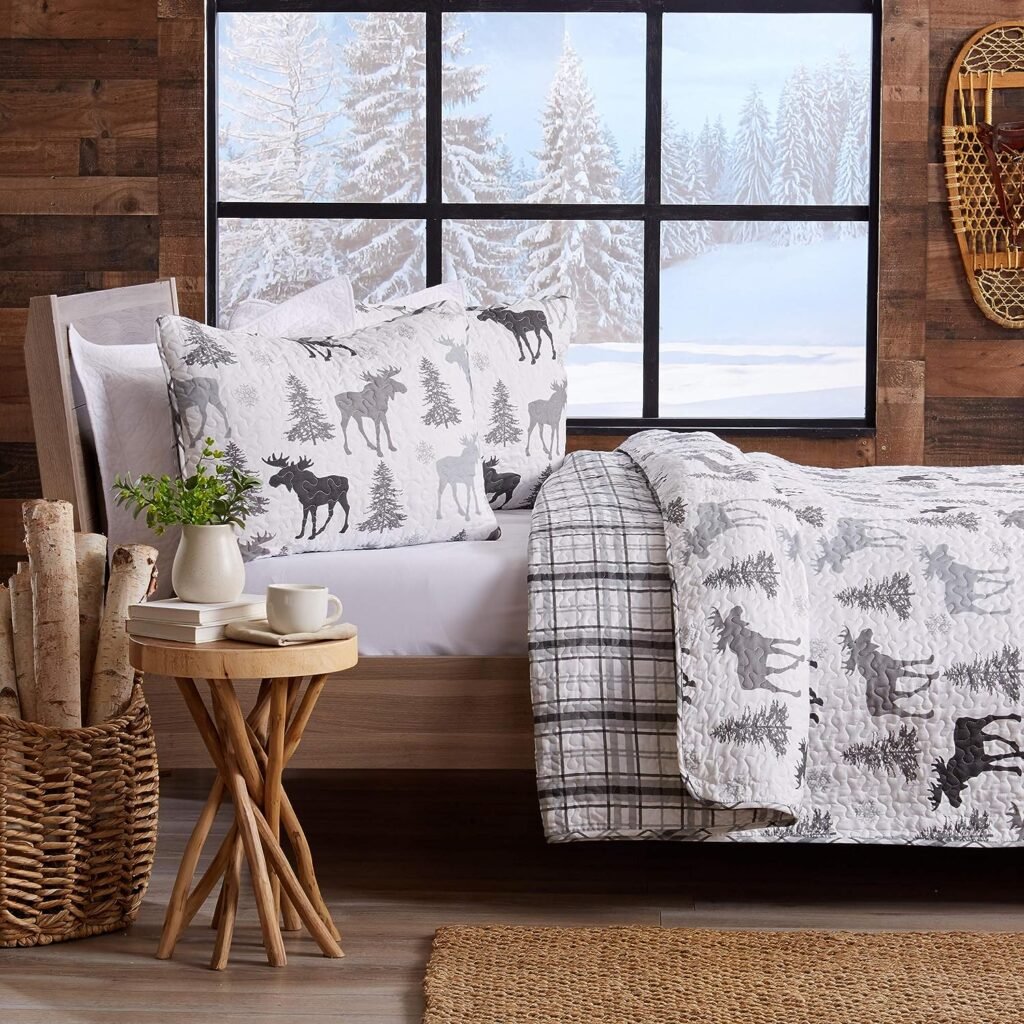 Great Bay Home Lodge Bedspread King Size Quilt with 2 Shams. Cabin 3-Piece Reversible All Season Quilt Set. Rustic Quilt Coverlet Bed Set. Wilderness Collection (Moose - Grey)