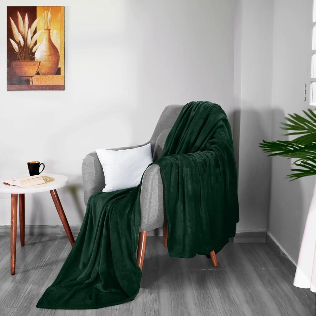 Utopia Bedding Fleece Blanket Queen Size Forest Green 300GSM Luxury Bed Blanket Anti-Static Fuzzy Soft Blanket Microfiber (90x90 Inches)